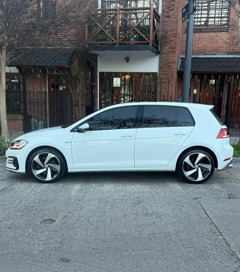 Mira esta publicación de Volkswagen Golf 2019 en Motordil