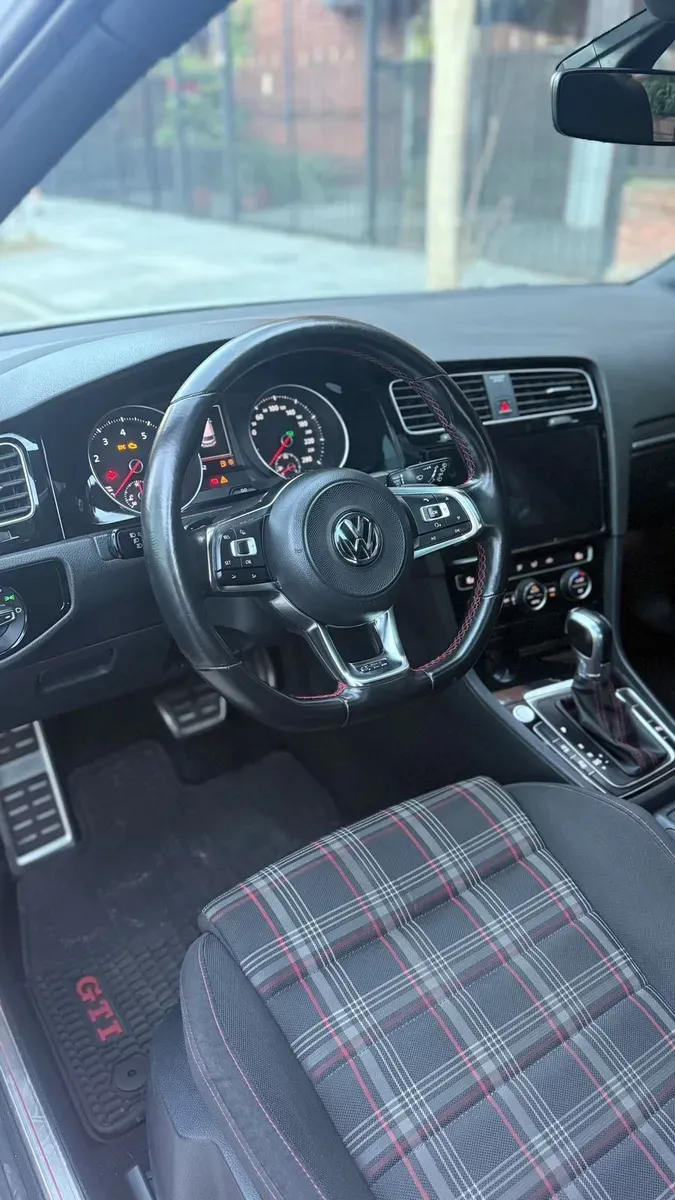 Mira esta publicación de Volkswagen Golf 2019 en Motordil