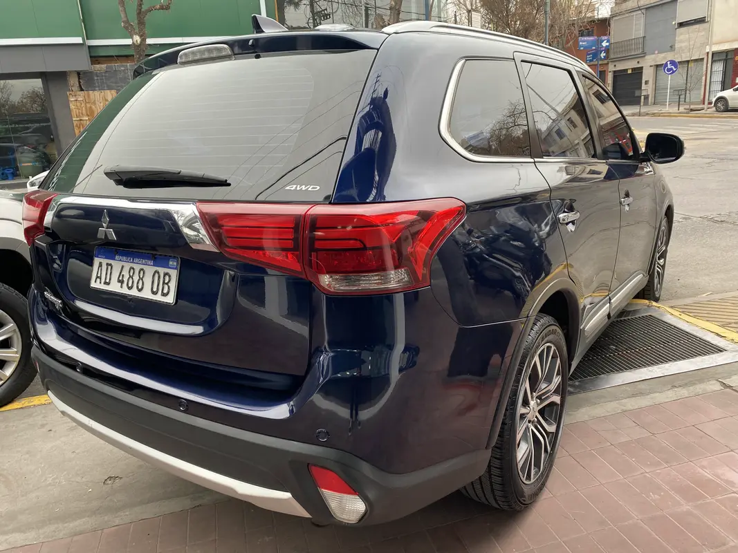 Mira esta publicación de Mitsubishi Outlander 2018 en Motordil