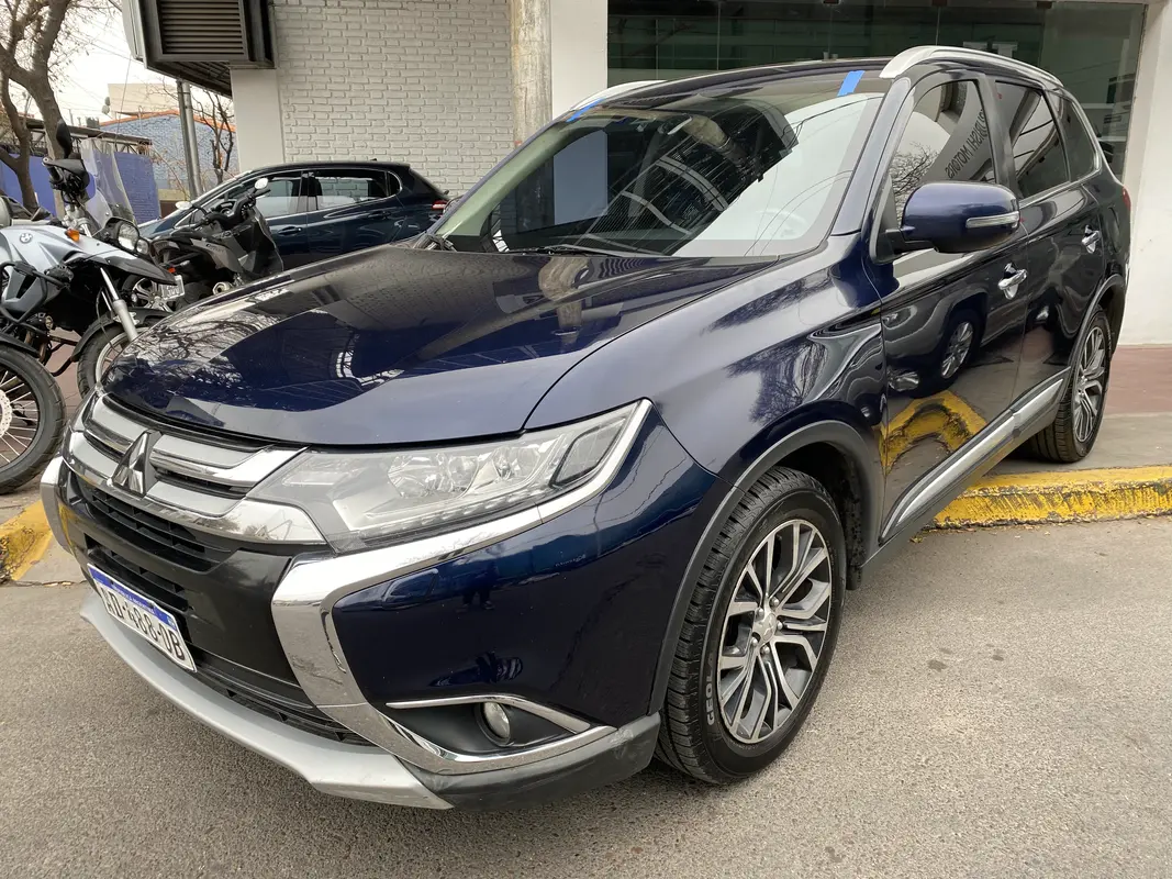 Mira esta publicación de Mitsubishi Outlander 2018 en Motordil