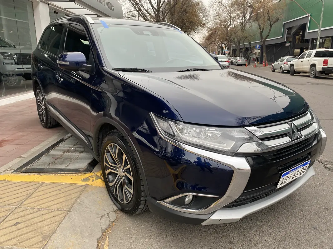 Mira esta publicación de Mitsubishi Outlander 2018 en Motordil