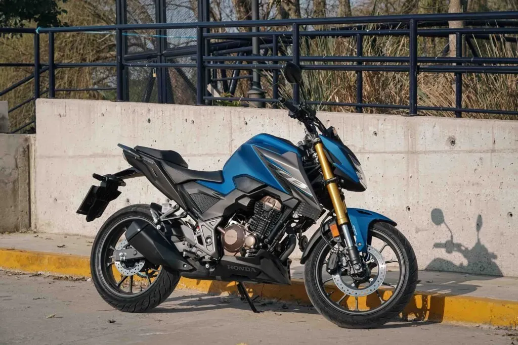 Mira esta publicación de Honda CB 300 2025 en Motordil