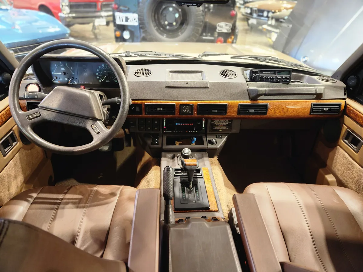 Mira esta publicación de Land Rover Range Rover 1993 en Motordil