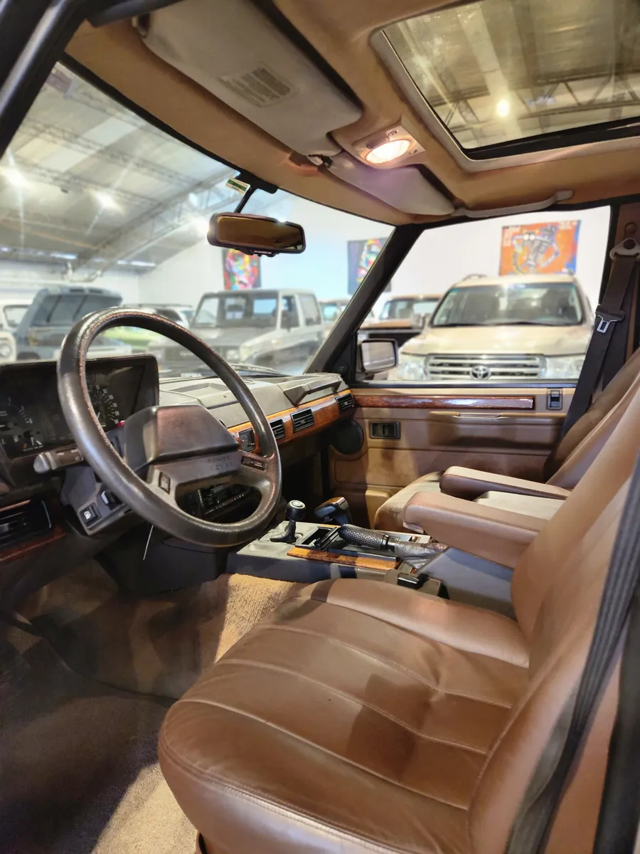 Mira esta publicación de Land Rover Range Rover 1993 en Motordil