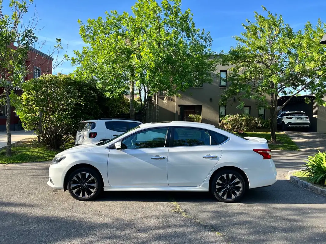 Mira esta publicación de Nissan Sentra 2016 en Motordil