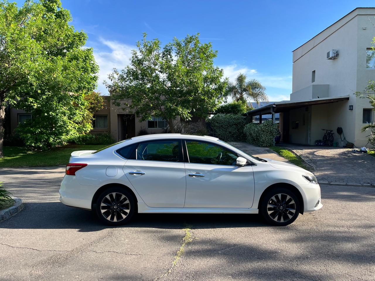 Mira esta publicación de Nissan Sentra 2016 en Motordil