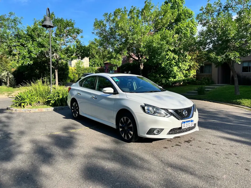 Mira esta publicación de Nissan Sentra 2016 en Motordil