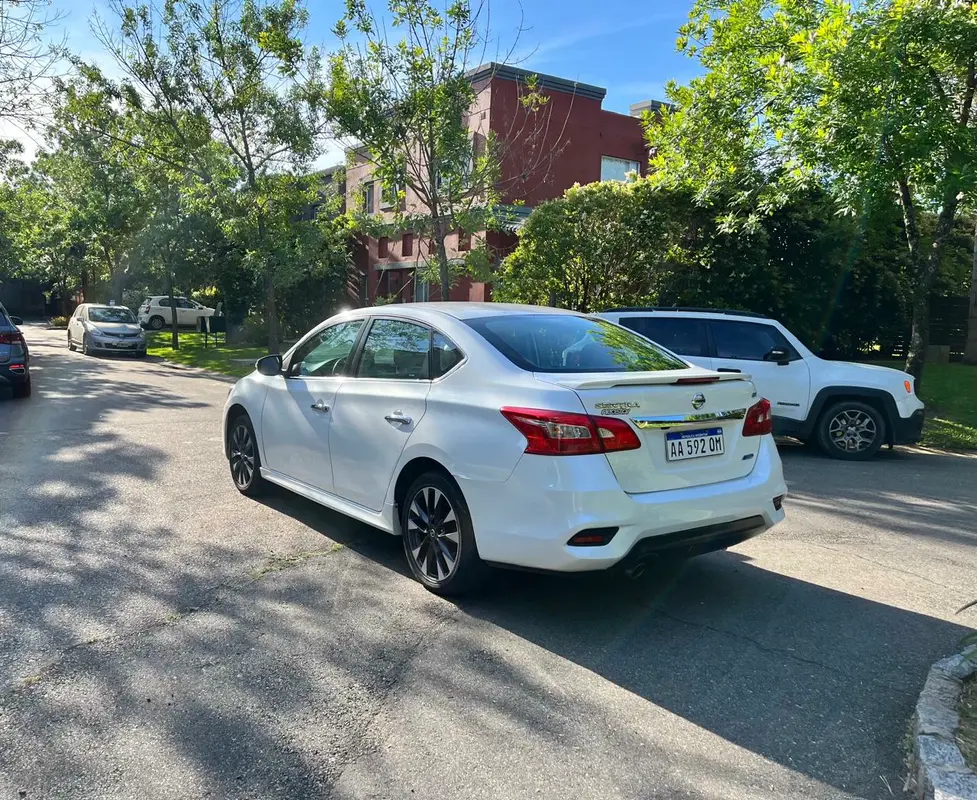 Mira esta publicación de Nissan Sentra 2016 en Motordil
