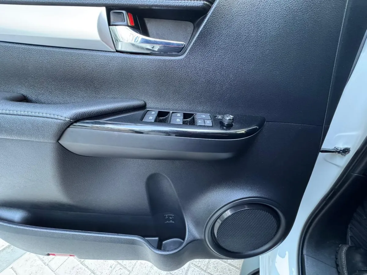 Mira esta publicación de Toyota Hilux 2023 en Motordil