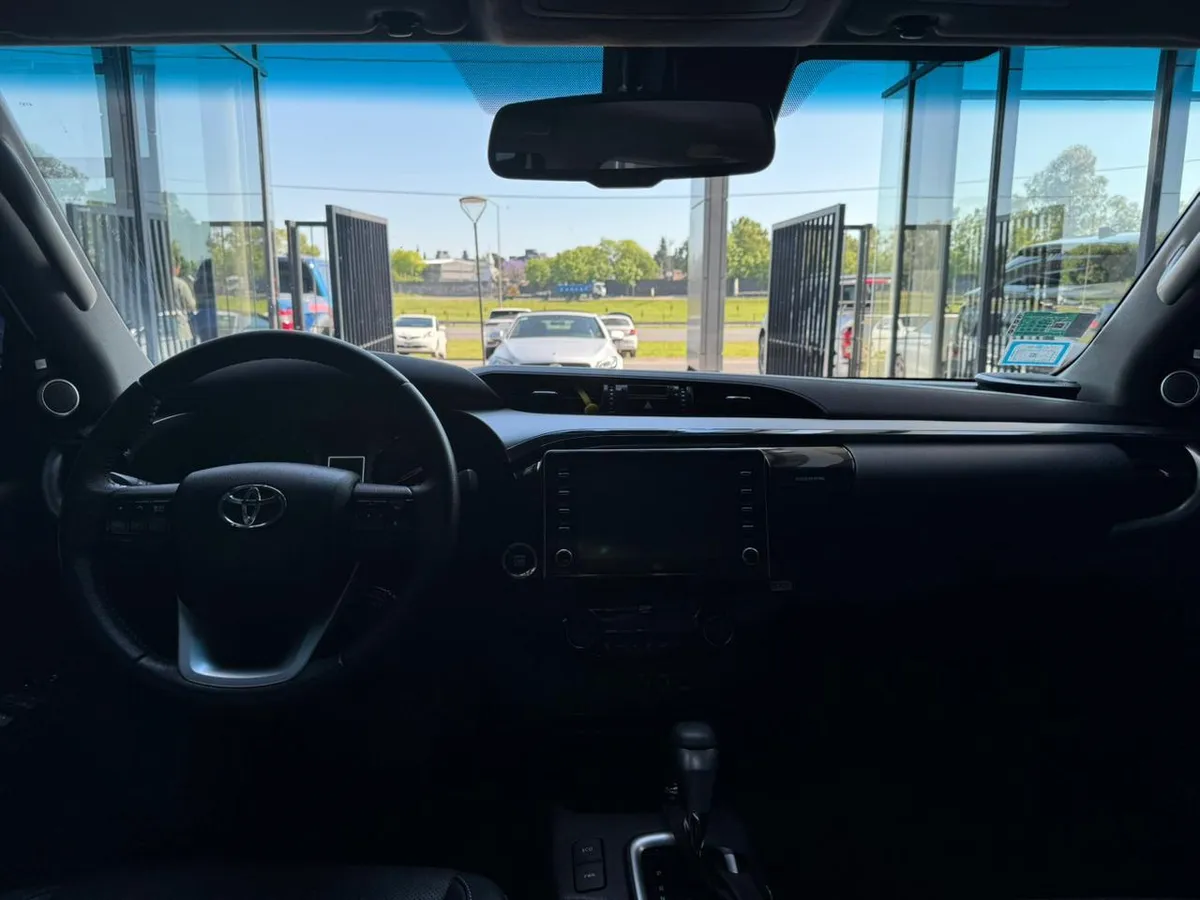 Mira esta publicación de Toyota Hilux 2023 en Motordil