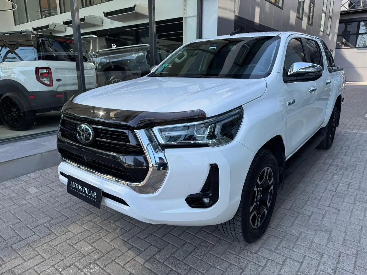 Mira esta publicación de Toyota Hilux 2023 en Motordil