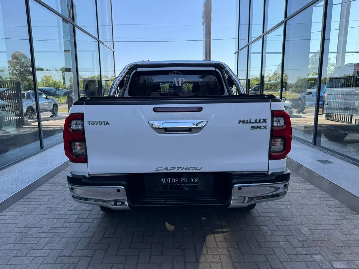 Mira esta publicación de Toyota Hilux 2023 en Motordil