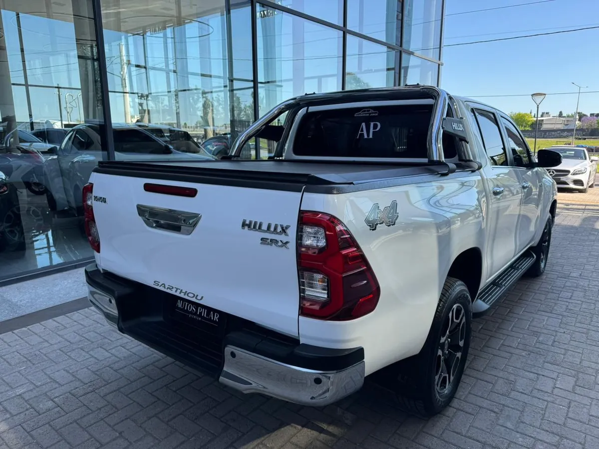 Mira esta publicación de Toyota Hilux 2023 en Motordil