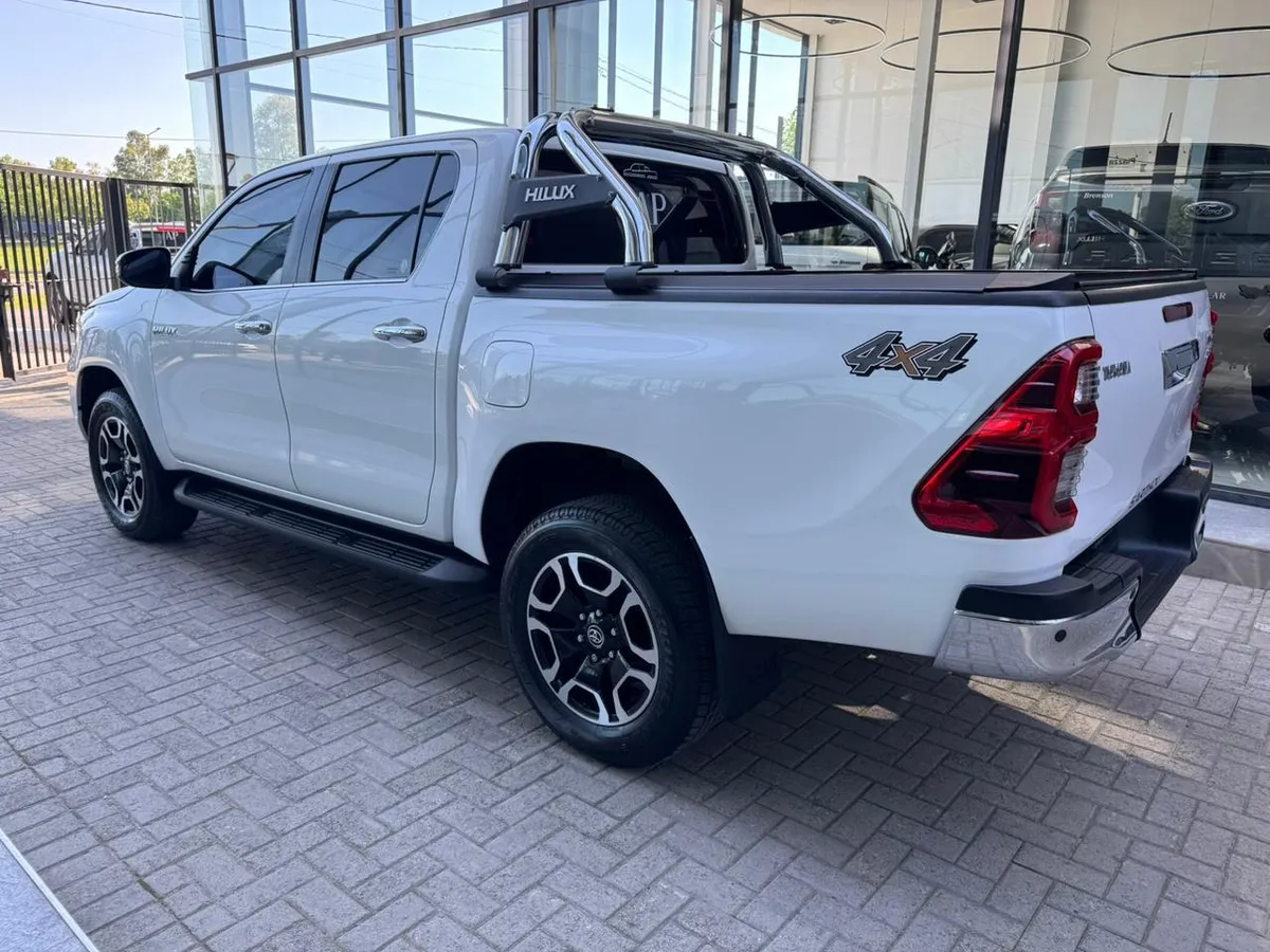 Mira esta publicación de Toyota Hilux 2023 en Motordil