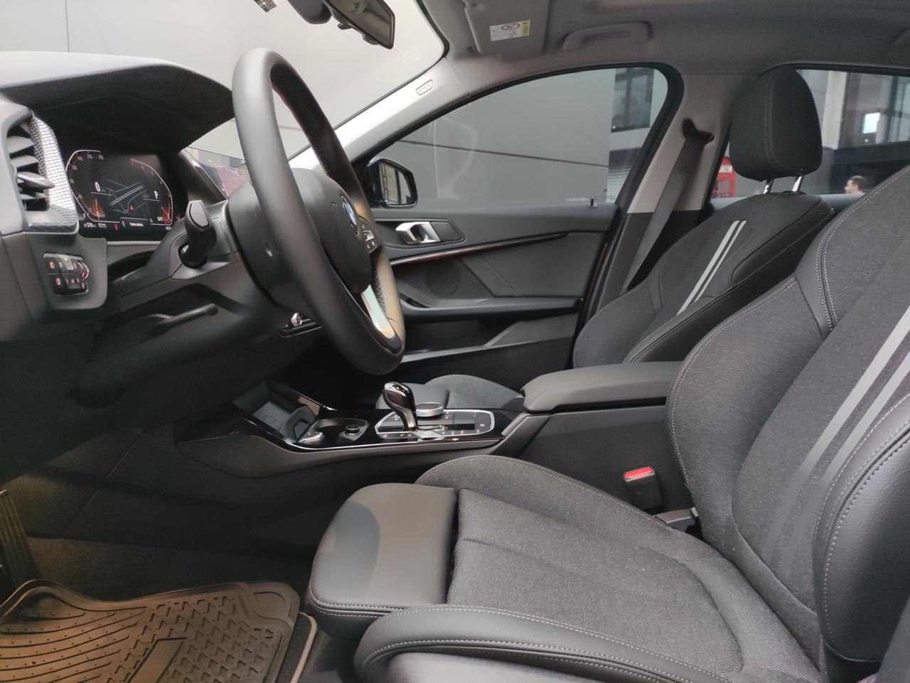 Mira esta publicación de BMW Serie 1 2024 en Motordil