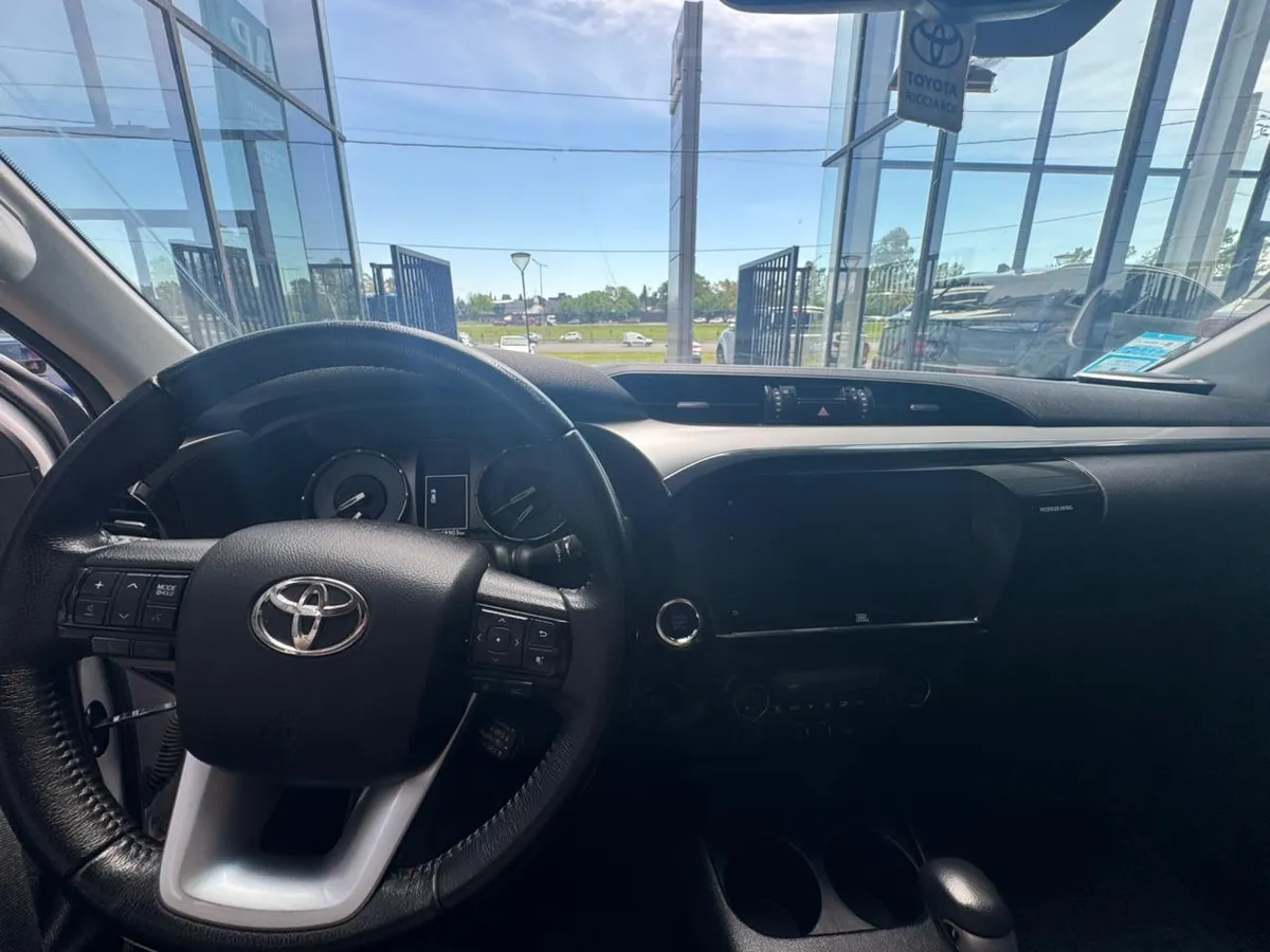 Mira esta publicación de Toyota Hilux 2024 en Motordil