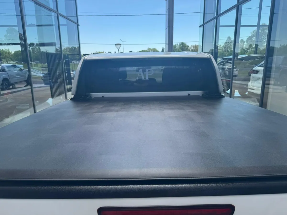 Mira esta publicación de Toyota Hilux 2024 en Motordil