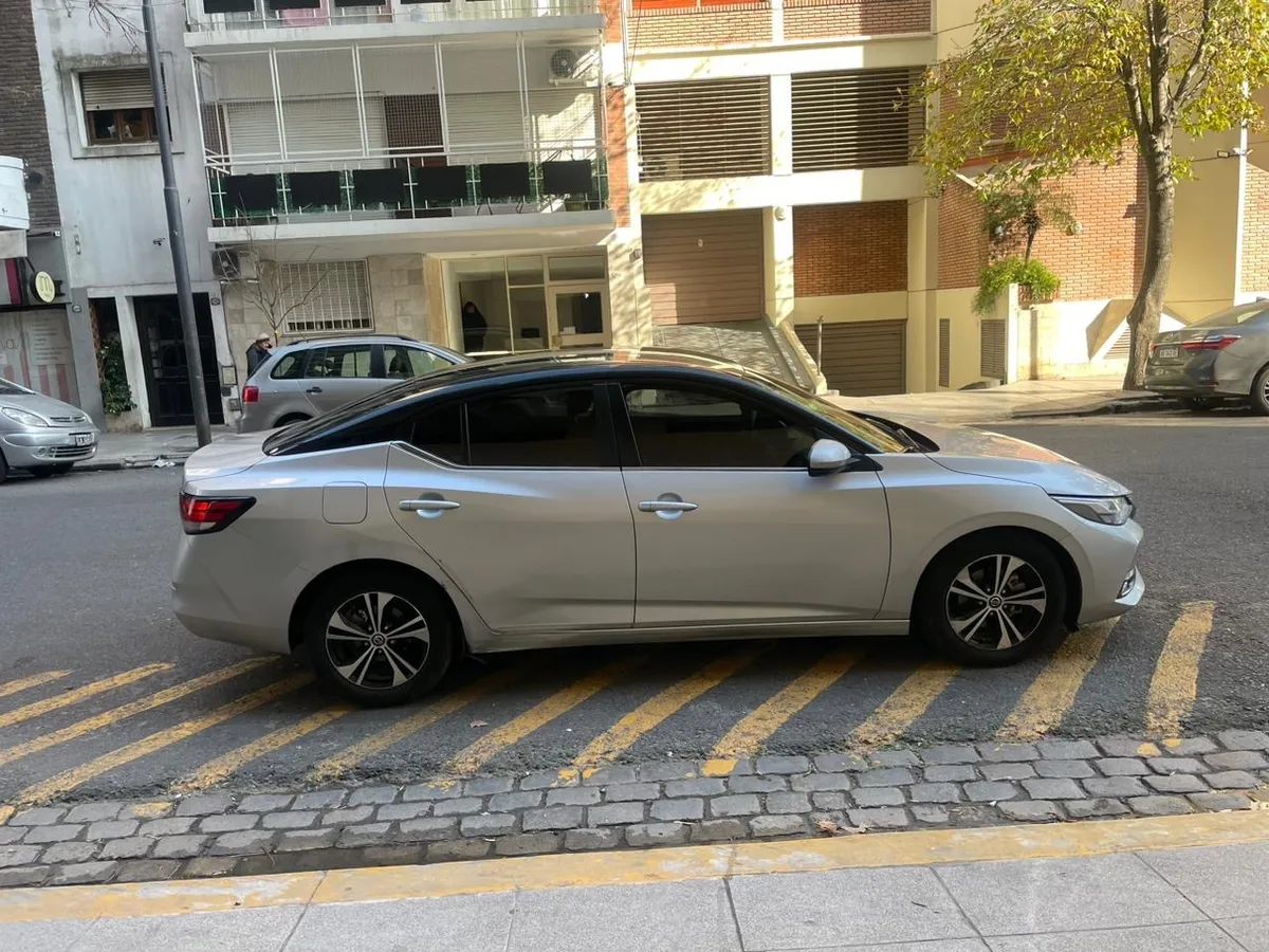 Mira esta publicación de Nissan Sentra 2021 en Motordil