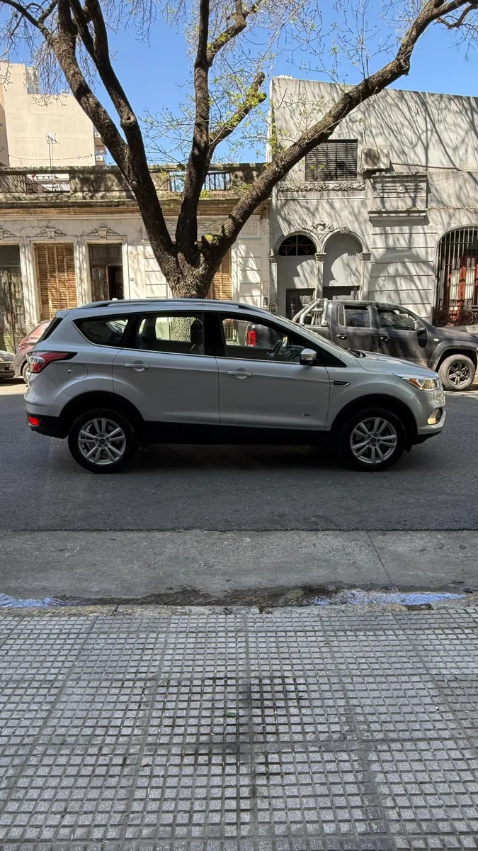 Mira esta publicación de Ford Kuga 2017 en Motordil