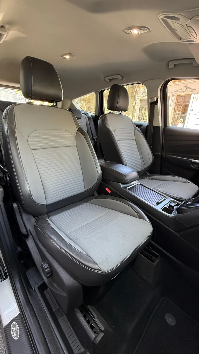 Mira esta publicación de Ford Kuga 2017 en Motordil