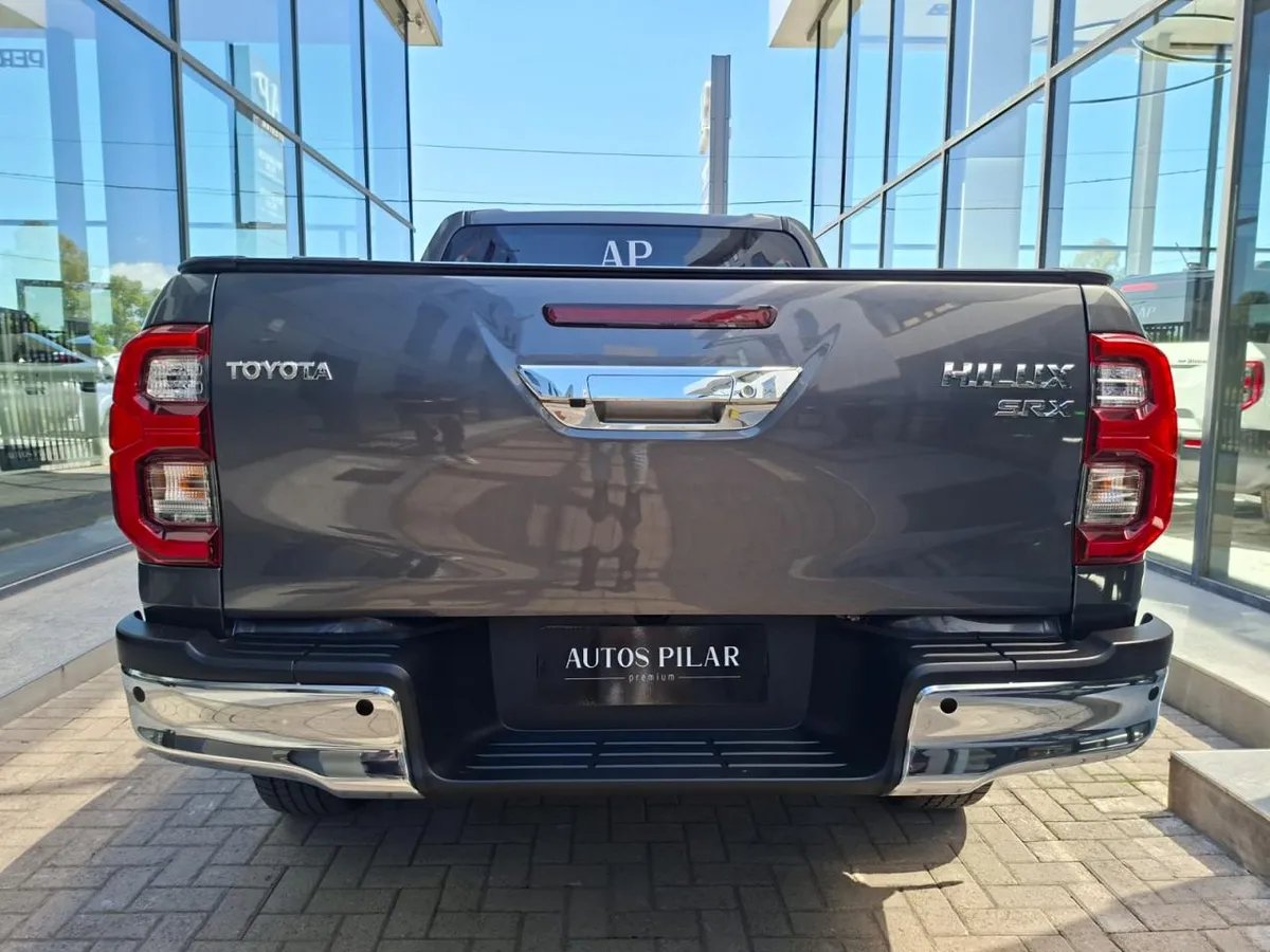 Mira esta publicación de Toyota Hilux 2024 en Motordil