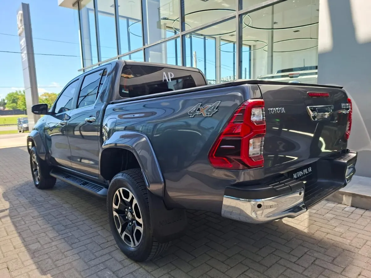 Mira esta publicación de Toyota Hilux 2024 en Motordil