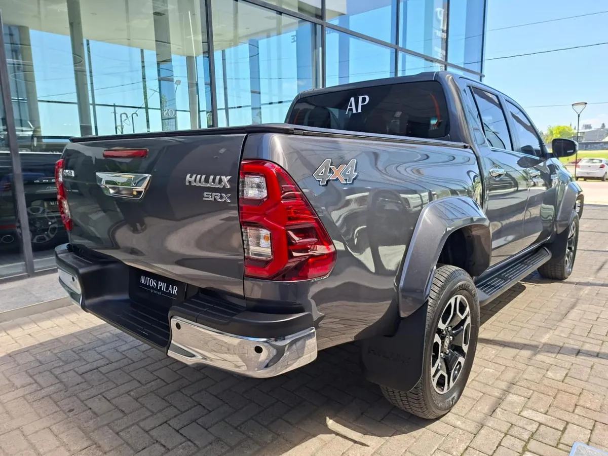 Mira esta publicación de Toyota Hilux 2024 en Motordil