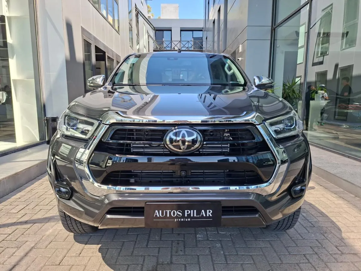 Mira esta publicación de Toyota Hilux 2024 en Motordil