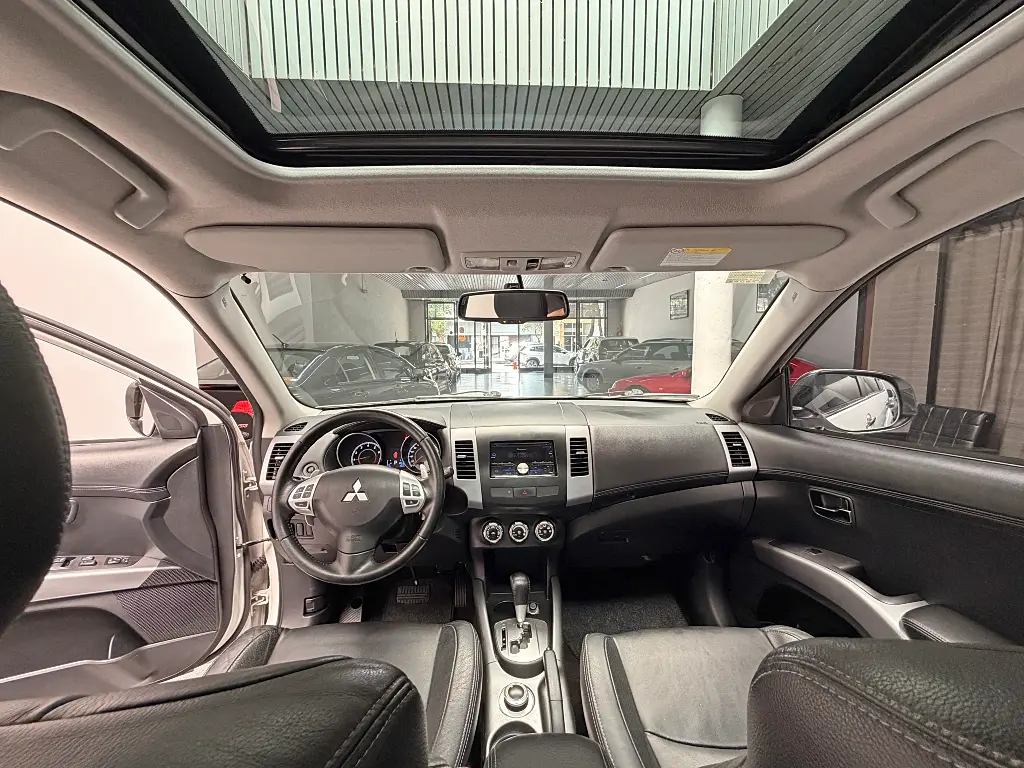 Mira esta publicación de Mitsubishi Outlander 2013 en Motordil