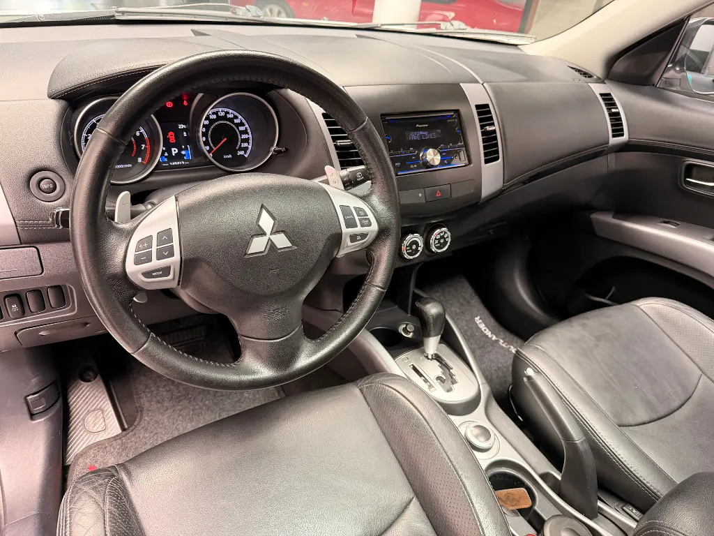 Mira esta publicación de Mitsubishi Outlander 2013 en Motordil