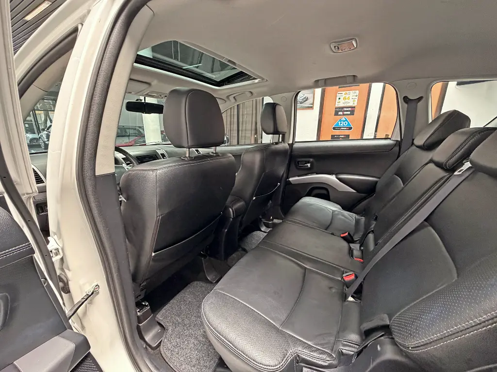 Mira esta publicación de Mitsubishi Outlander 2013 en Motordil