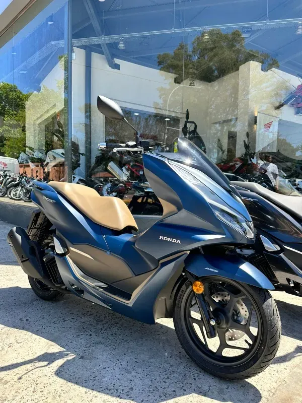 Mira esta publicación de Honda PCX 160 2025 en Motordil