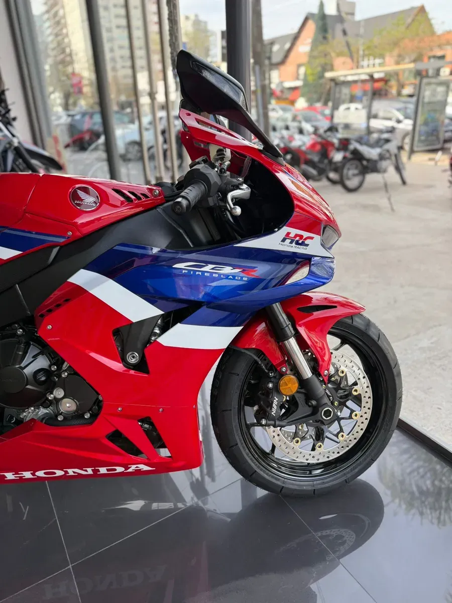 Mira esta publicación de Honda CBR 1000 RR 2025 en Motordil