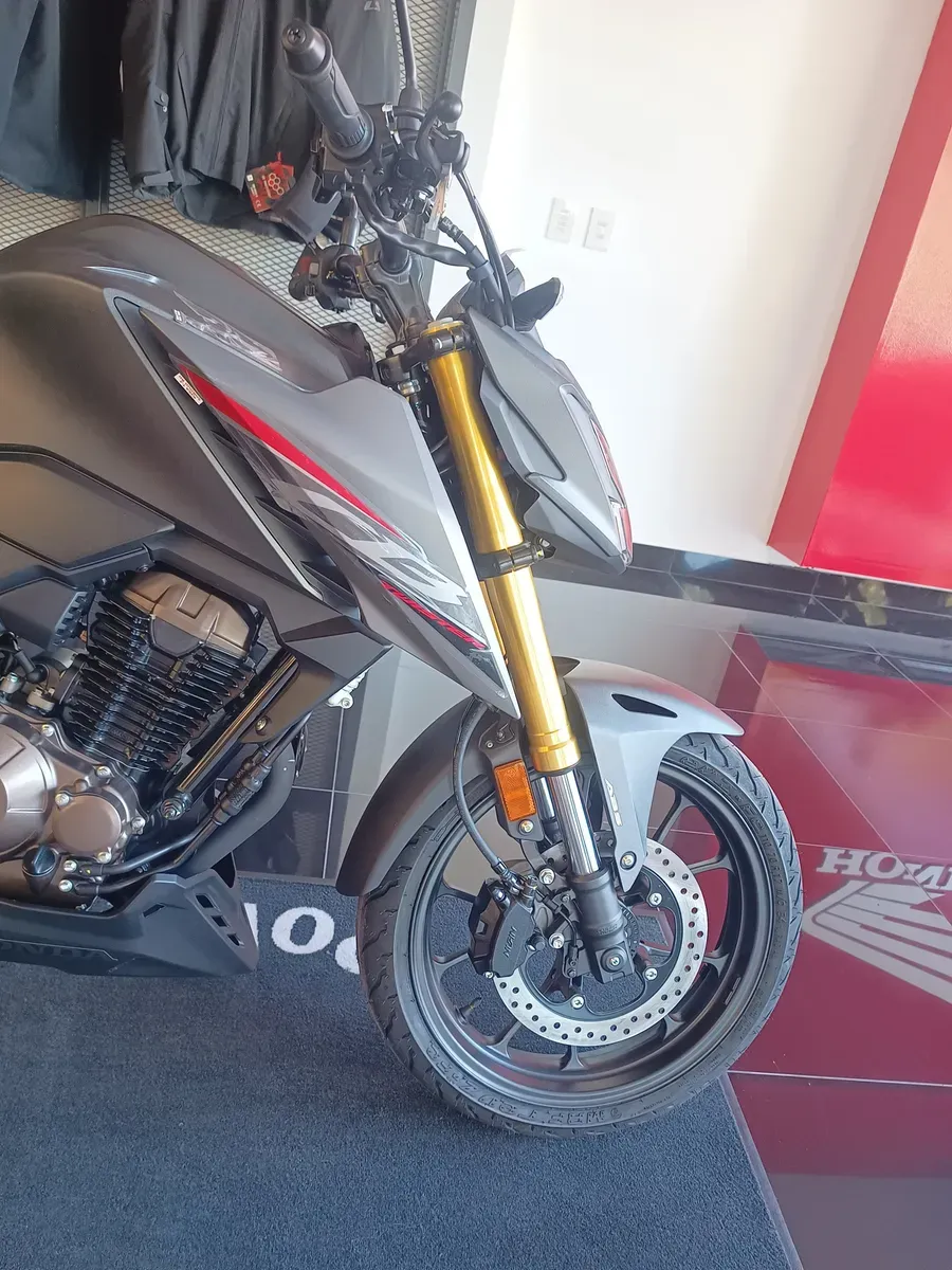 Mira esta publicación de Honda CB 300 2025 en Motordil