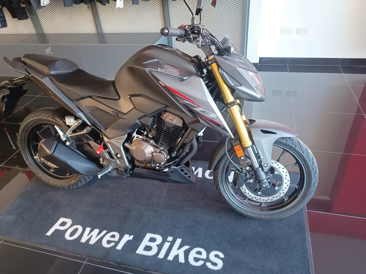 Mira esta publicación de Honda CB 300 2025 en Motordil