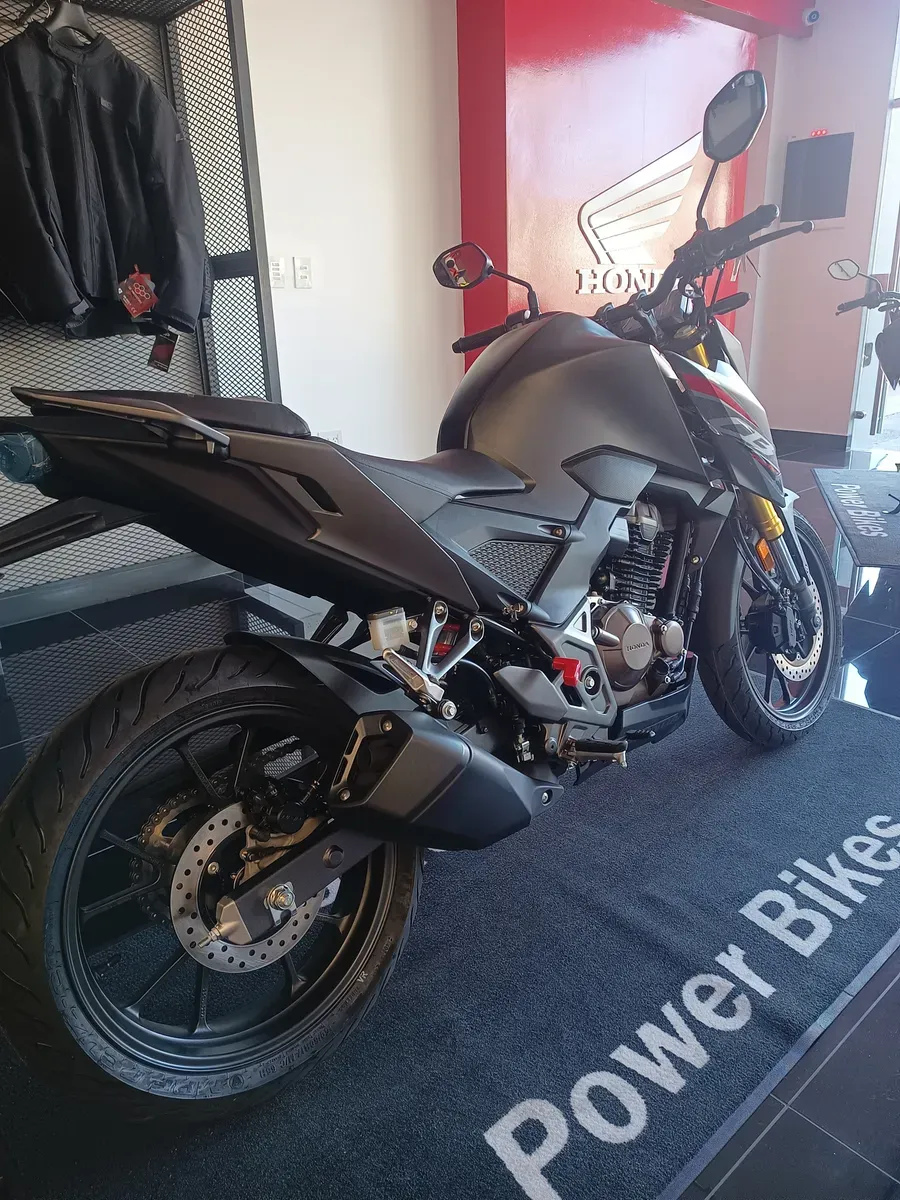 Mira esta publicación de Honda CB 300 2025 en Motordil