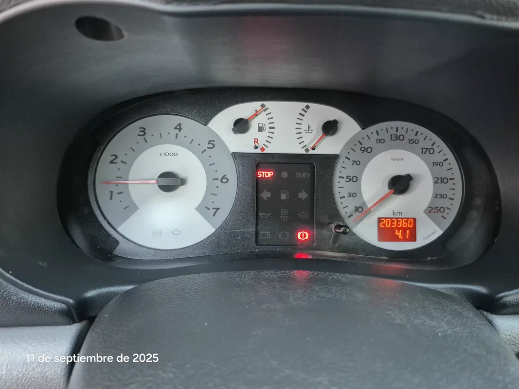 Mira esta publicación de Renault Clio 2010 en Motordil