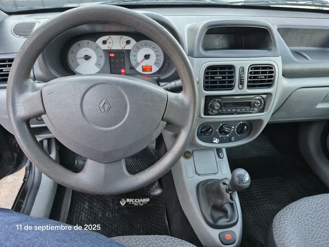 Mira esta publicación de Renault Clio 2010 en Motordil