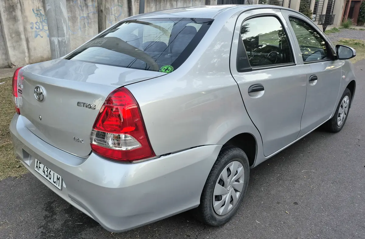 Mira esta publicación de Toyota Etios 2022 en Motordil