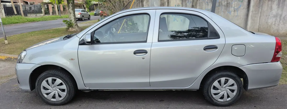Mira esta publicación de Toyota Etios 2022 en Motordil