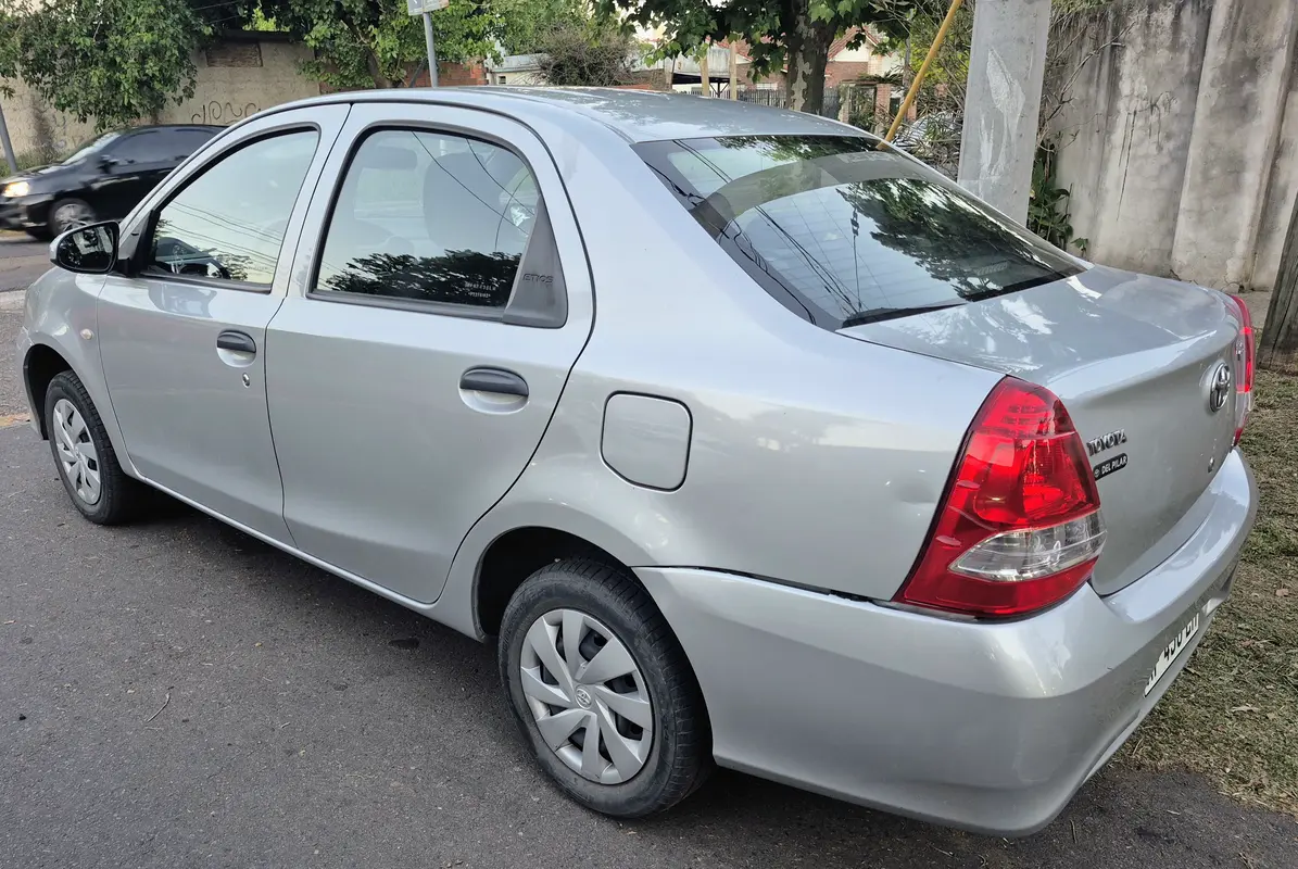 Mira esta publicación de Toyota Etios 2022 en Motordil
