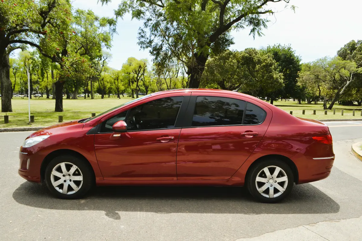 Mira esta publicación de Peugeot 408 2012 en Motordil