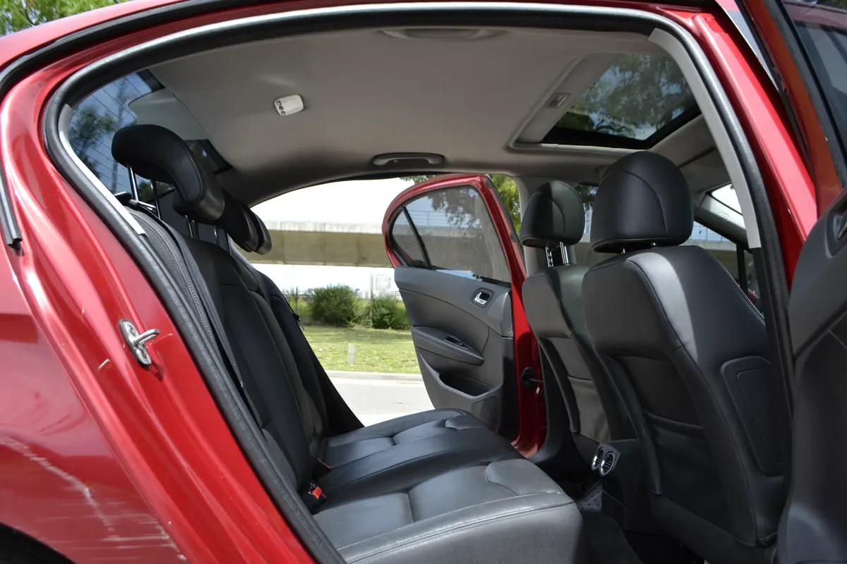 Mira esta publicación de Peugeot 408 2012 en Motordil