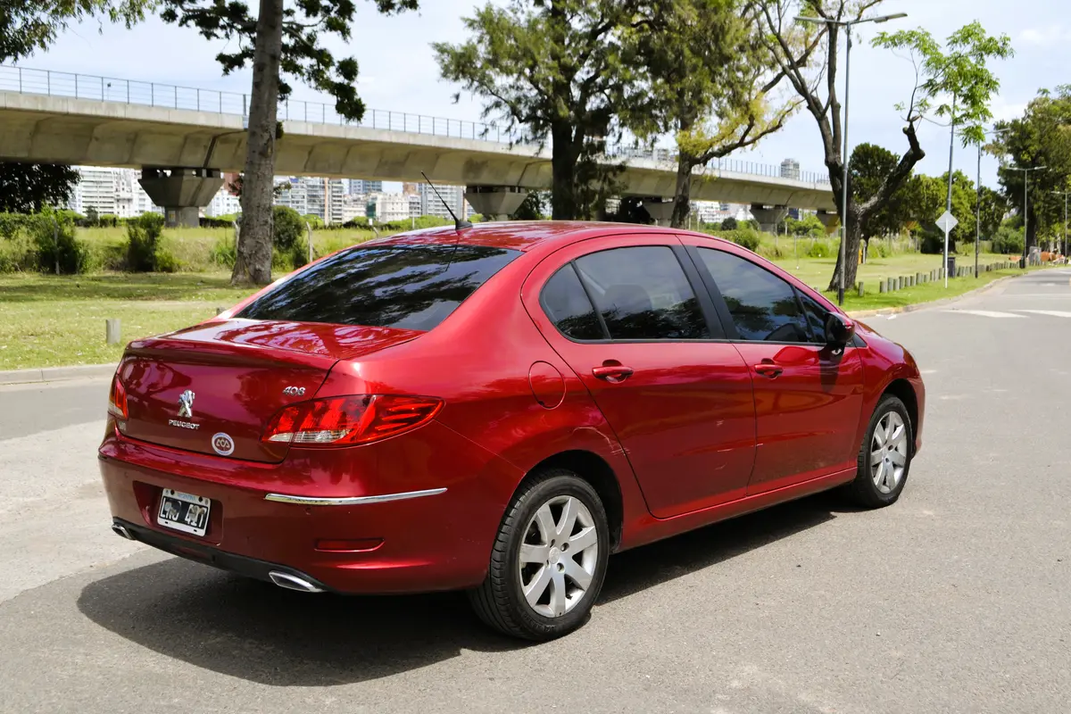 Mira esta publicación de Peugeot 408 2012 en Motordil