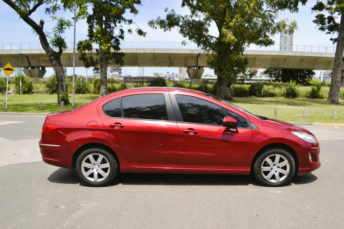 Mira esta publicación de Peugeot 408 2012 en Motordil