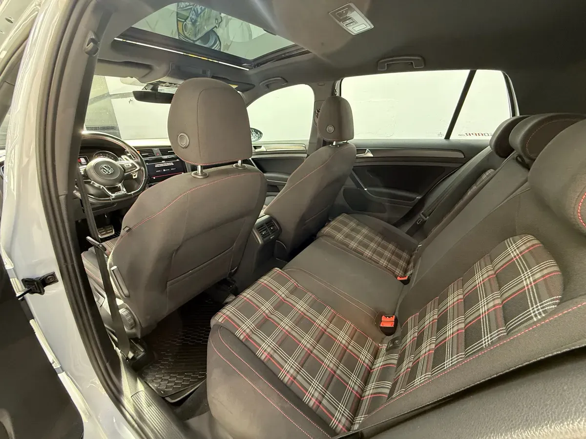 Mira esta publicación de Volkswagen Golf 2018 en Motordil