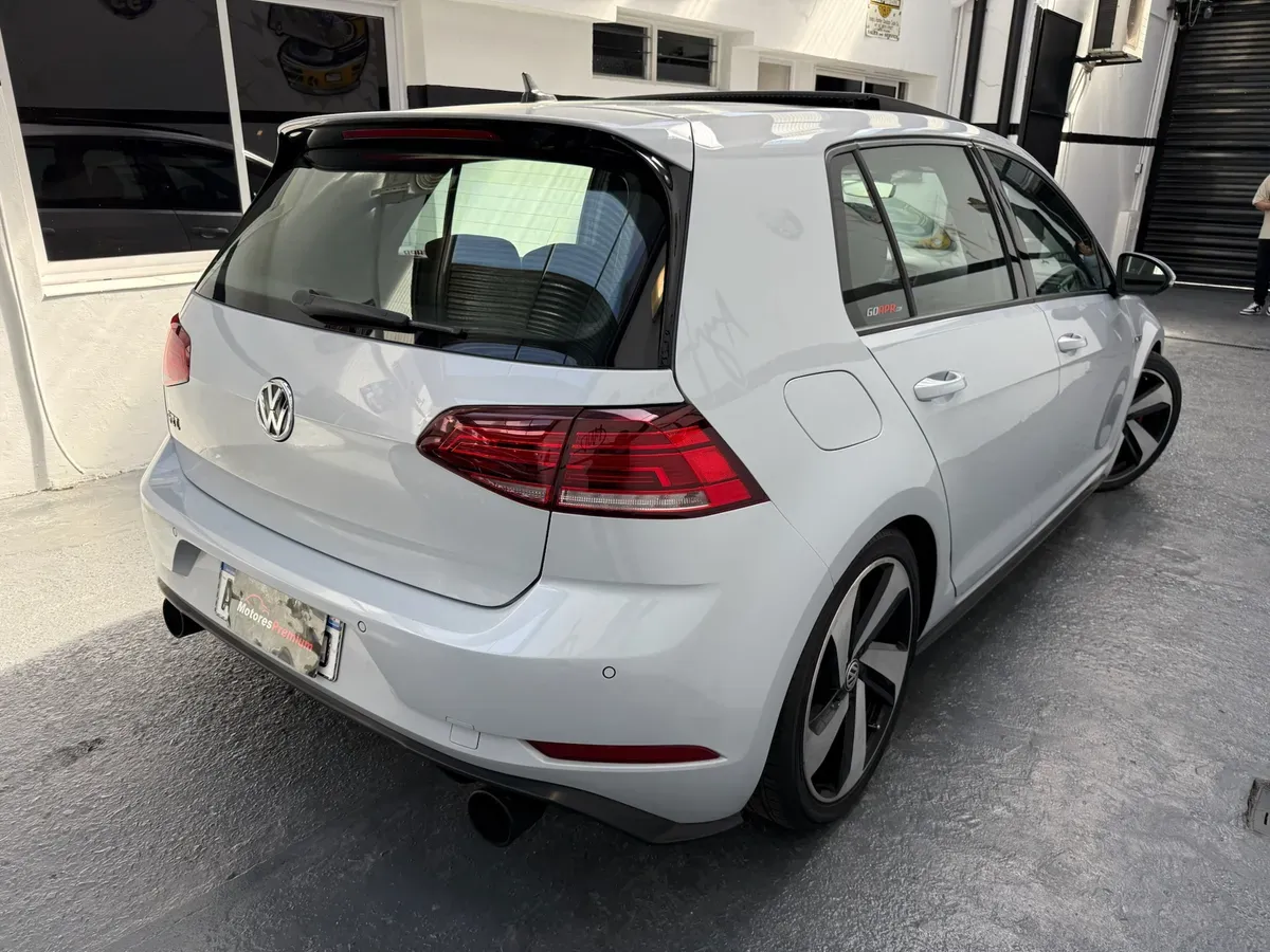 Mira esta publicación de Volkswagen Golf 2018 en Motordil