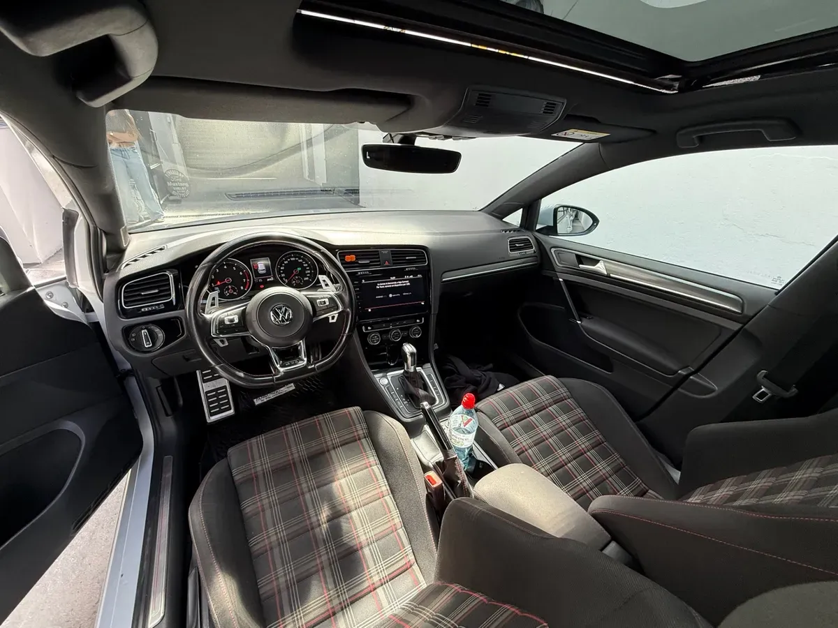 Mira esta publicación de Volkswagen Golf 2018 en Motordil