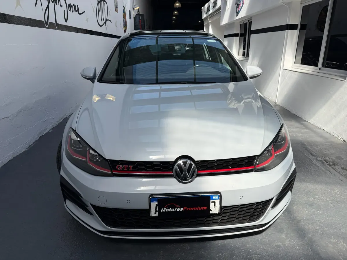 Mira esta publicación de Volkswagen Golf 2018 en Motordil