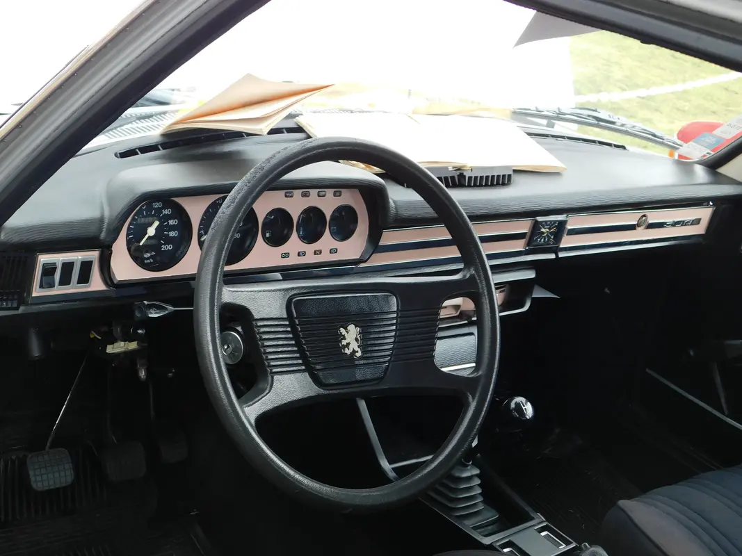 Mira esta publicación de Peugeot 504 1981 en Motordil